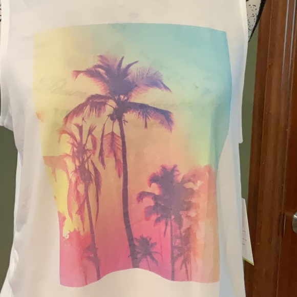 Old Navy White Muscle Tee Crop Graphic, BRAND NEW, Size Small - Picture 3 of 5